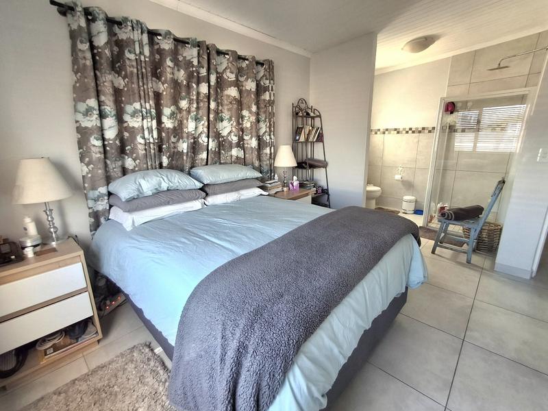 3 Bedroom Property for Sale in Britannia Bay Western Cape